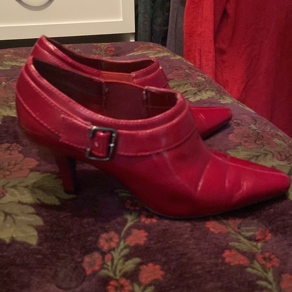 Red Bandolino patent leather shoe boots Size 5.5 - Picture 8 of 8